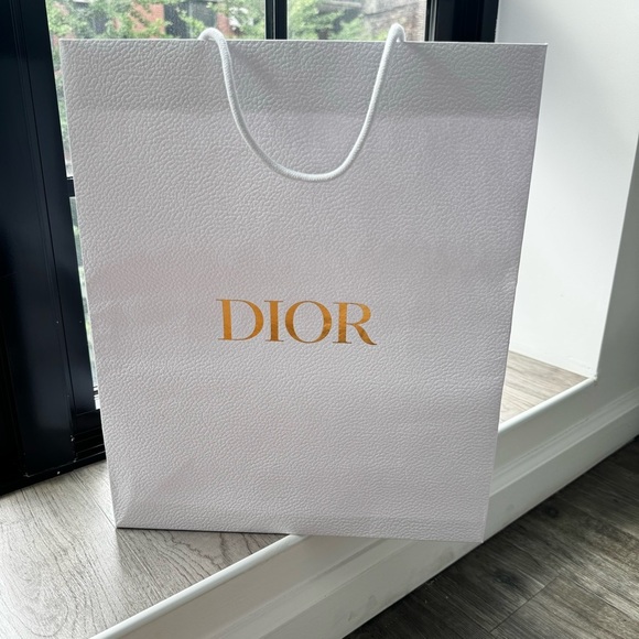 Dior White Shopping Bag with Gold Logo - Picture 2 of 11